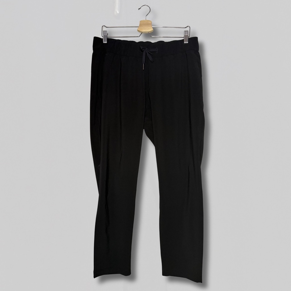 Lululemon On the Fly 7/8 Pant - Black - Size 10